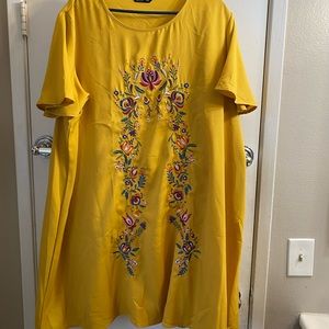 Beautiful mustard yellow dress. Worn once. I’m 5’6 fits at knees.